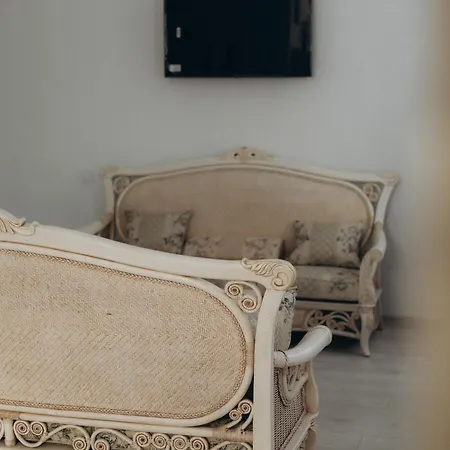 червона ружа Appartement Oezjhorod